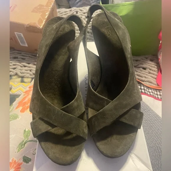 UGG GREEN SLINGBACK OPEN TOE SUEDE WEDGES - Picture 2 of 7